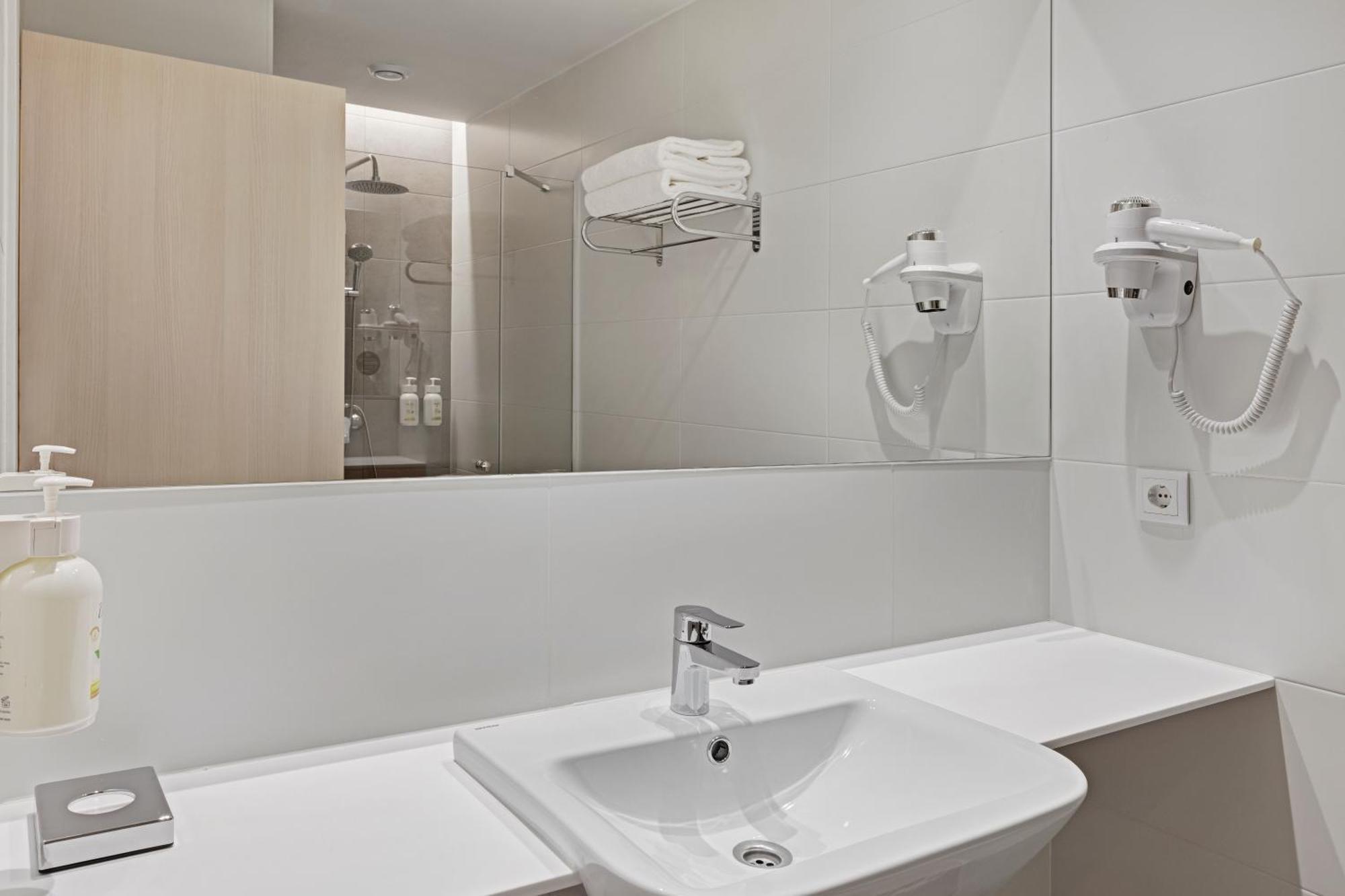 B&B Hotel Santiago Миядойро Екстериор снимка