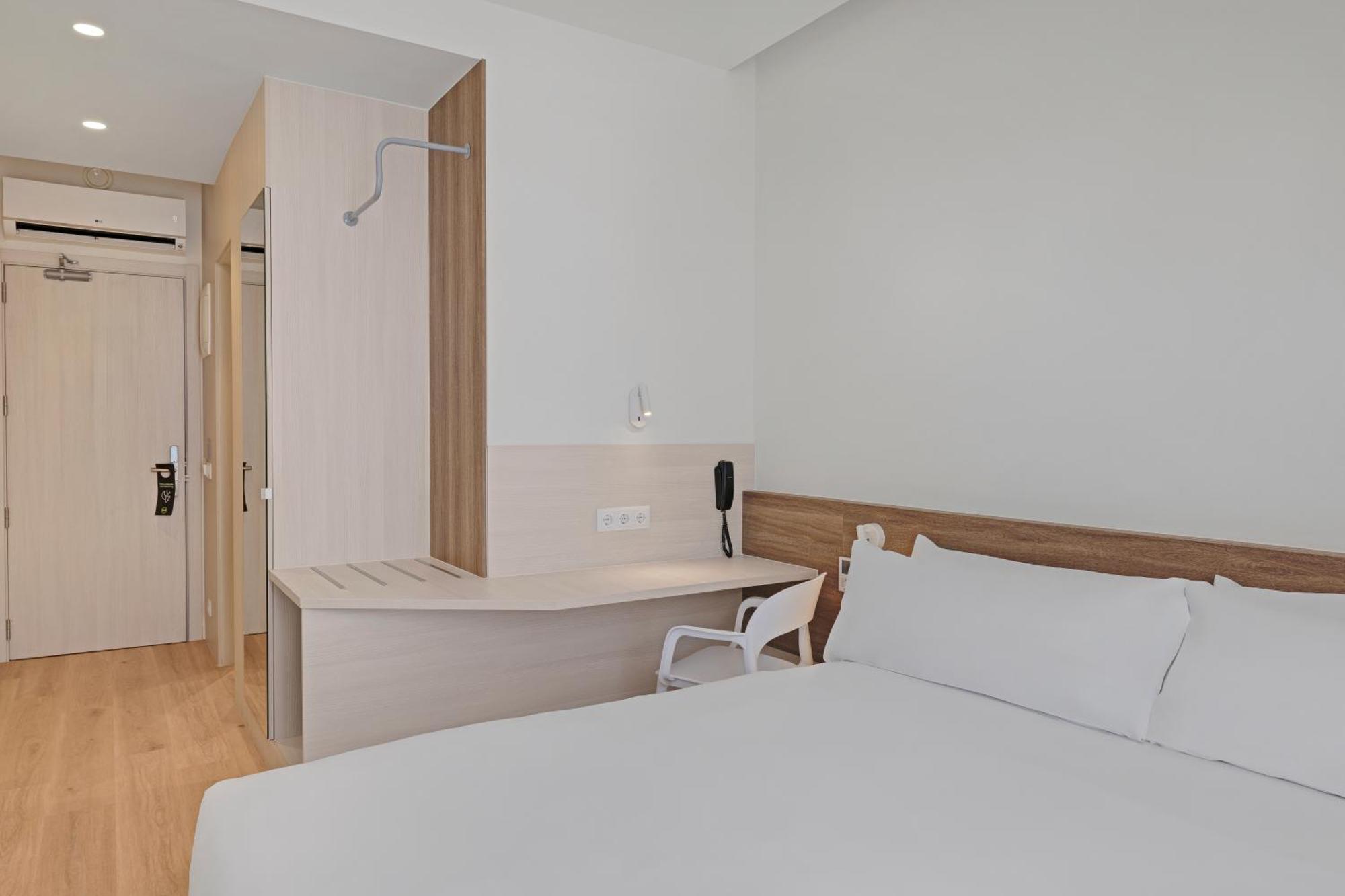 B&B Hotel Santiago Миядойро Екстериор снимка