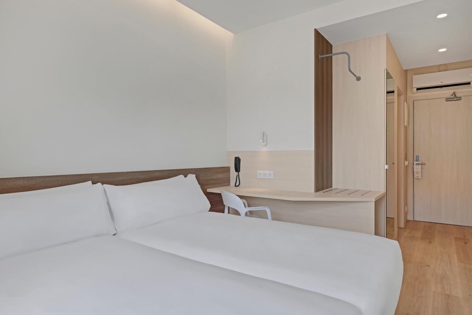 B&B Hotel Santiago Миядойро Екстериор снимка
