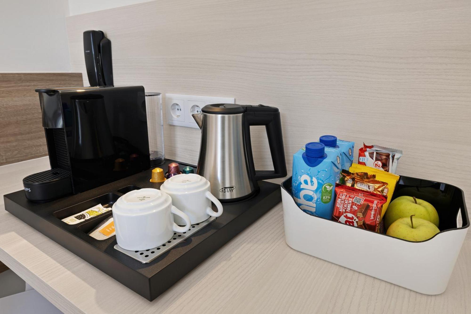 B&B Hotel Santiago Миядойро Екстериор снимка
