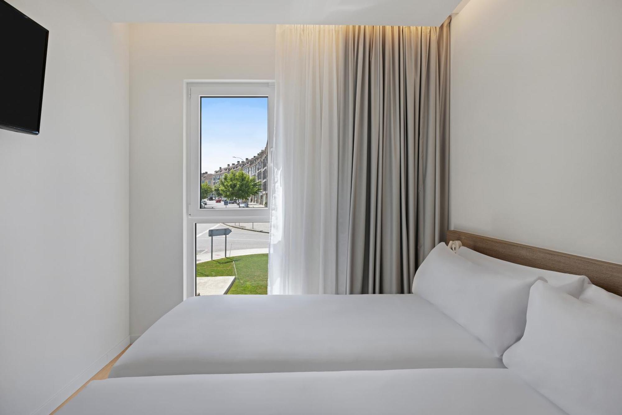B&B Hotel Santiago Миядойро Екстериор снимка