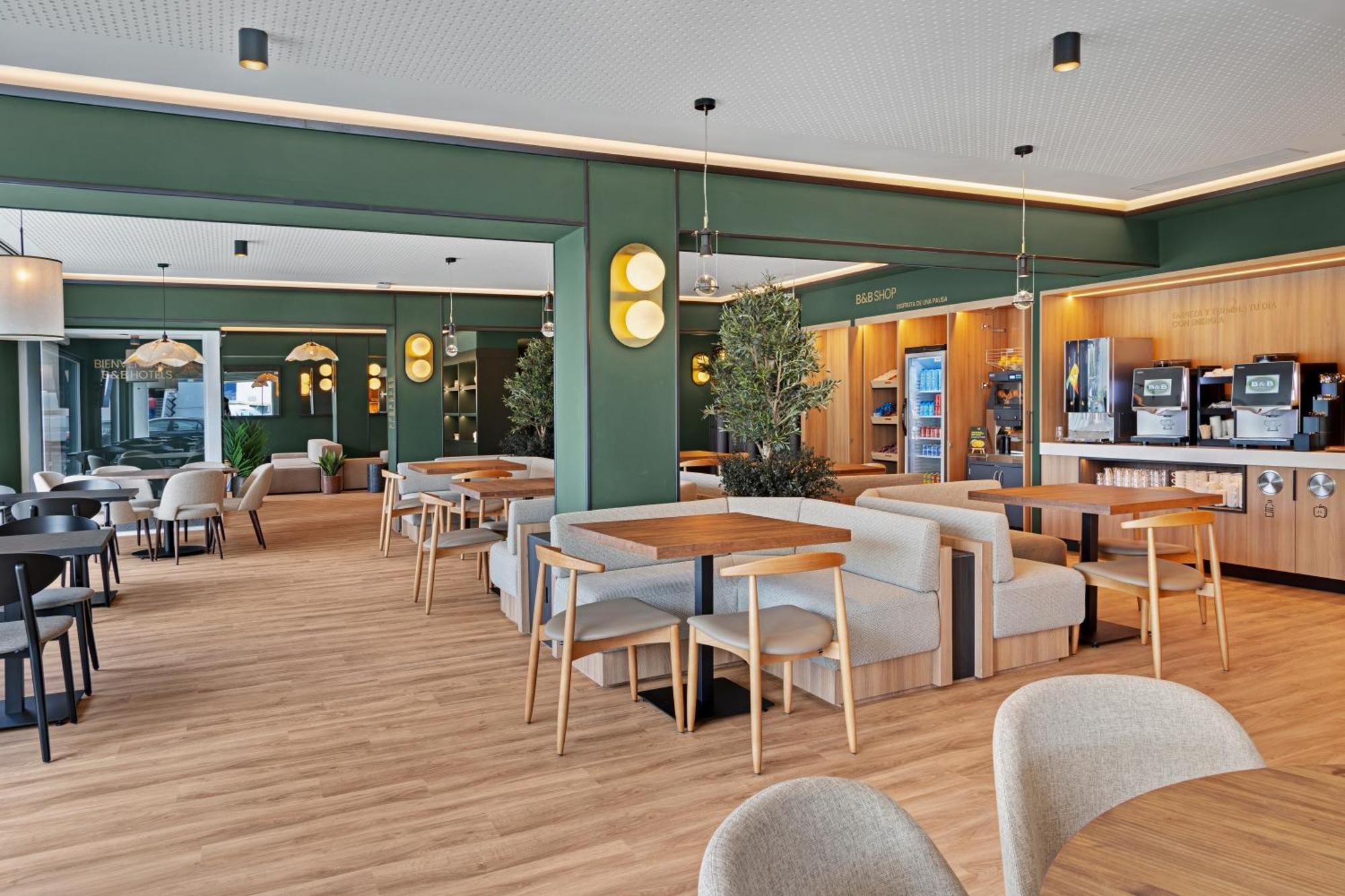 B&B Hotel Santiago Миядойро Екстериор снимка